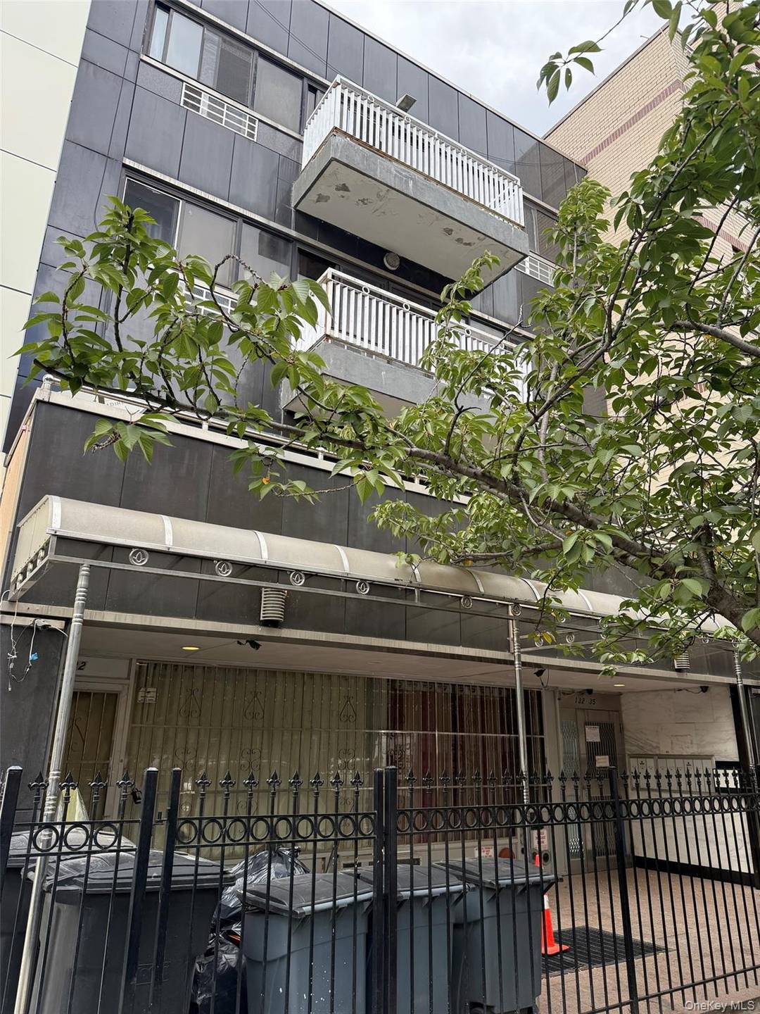 Prime Mixed use property in the Heart of Flushing !