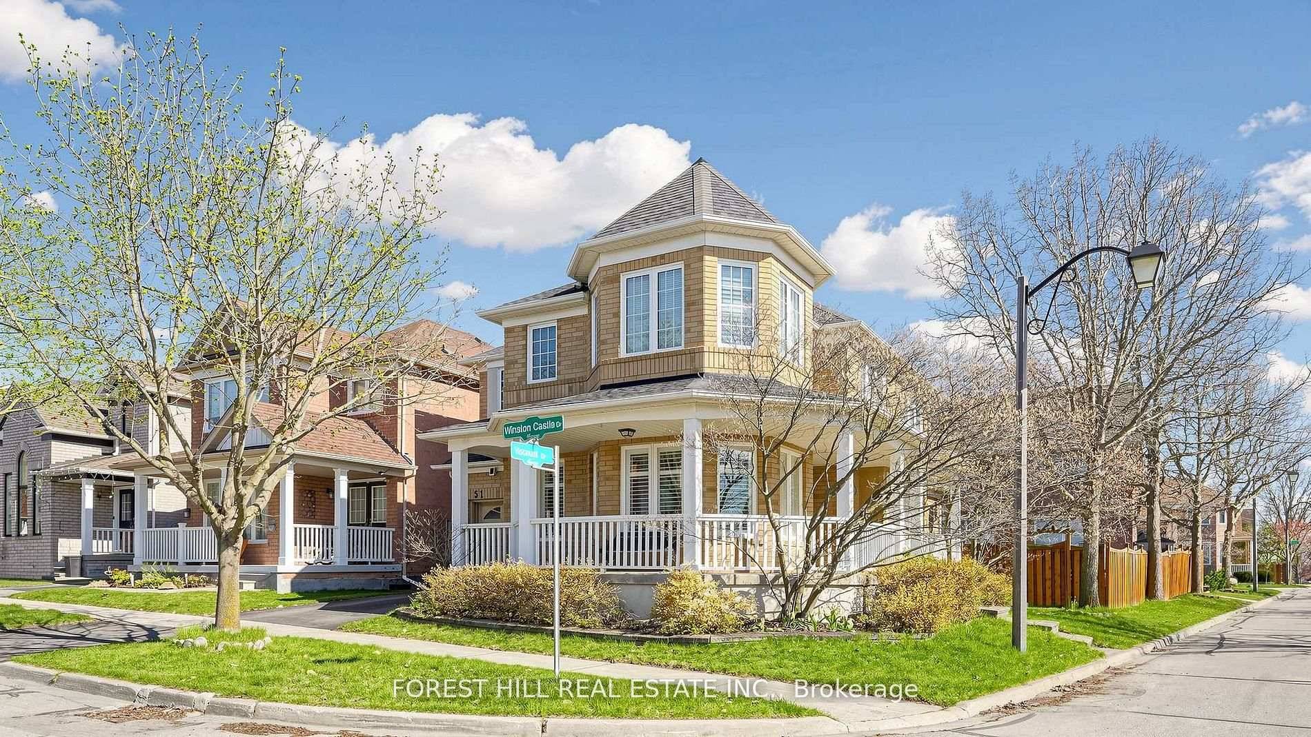 Stunning 4 Bedroom Quiet Corner Lot Detached Home in High Demand Berczy Park !