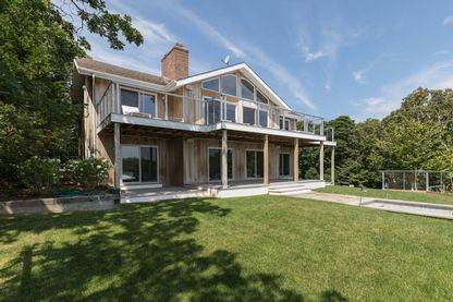 Post Modern, Immaculate Montauk Home With Ocean Views!