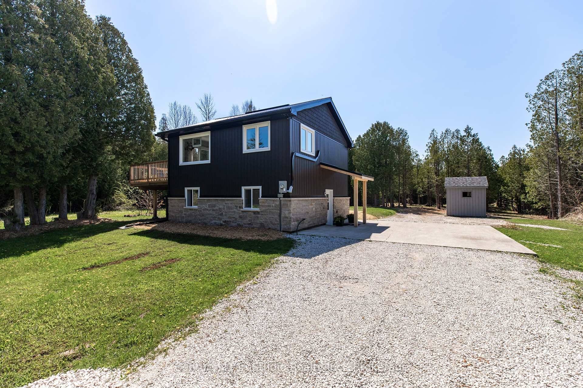 Charming, Updated, and Just Minutes to the Beach !