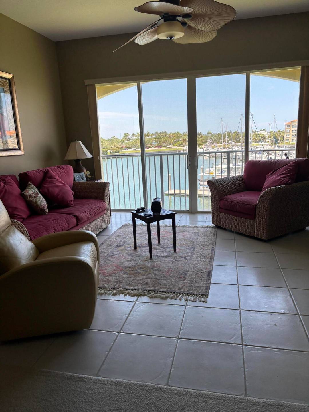 Beautiful condo on the marina !