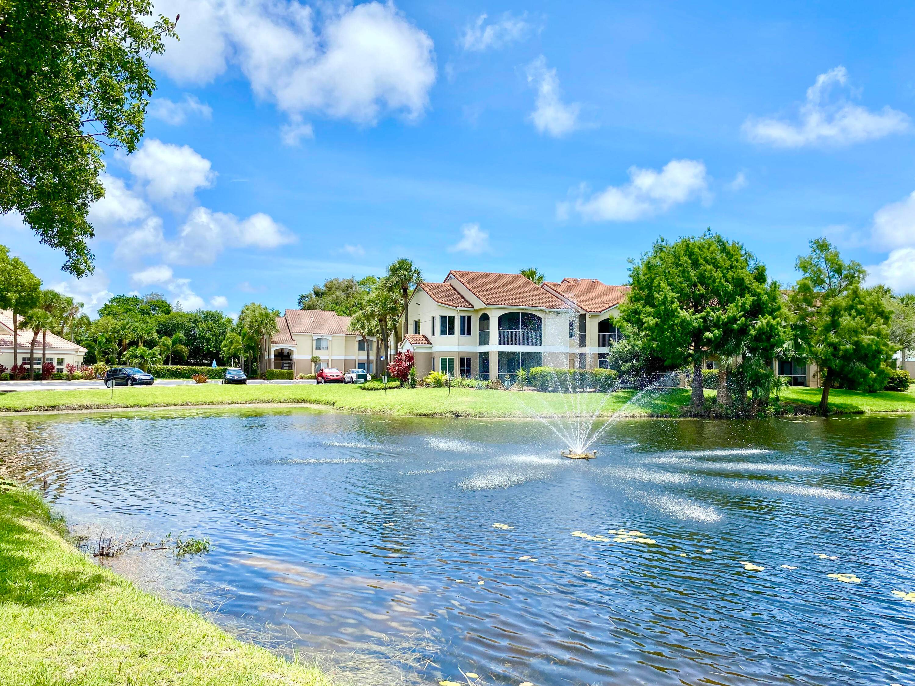 Light, bright spacious split floorplan, First floor remodeled unit.