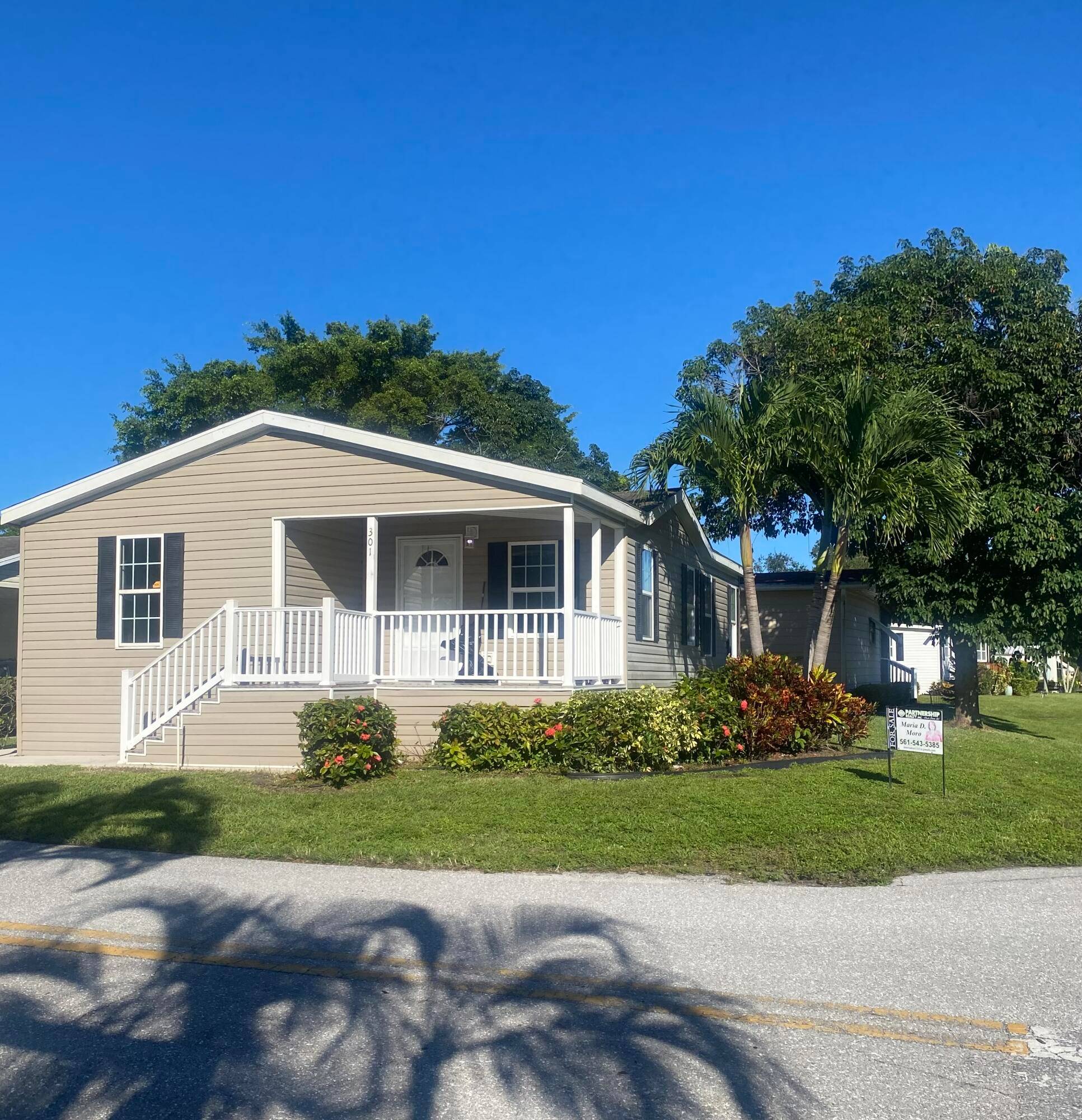 Charming 2 Bed, 2 Bath Home on Corner Lot in All Age Community !