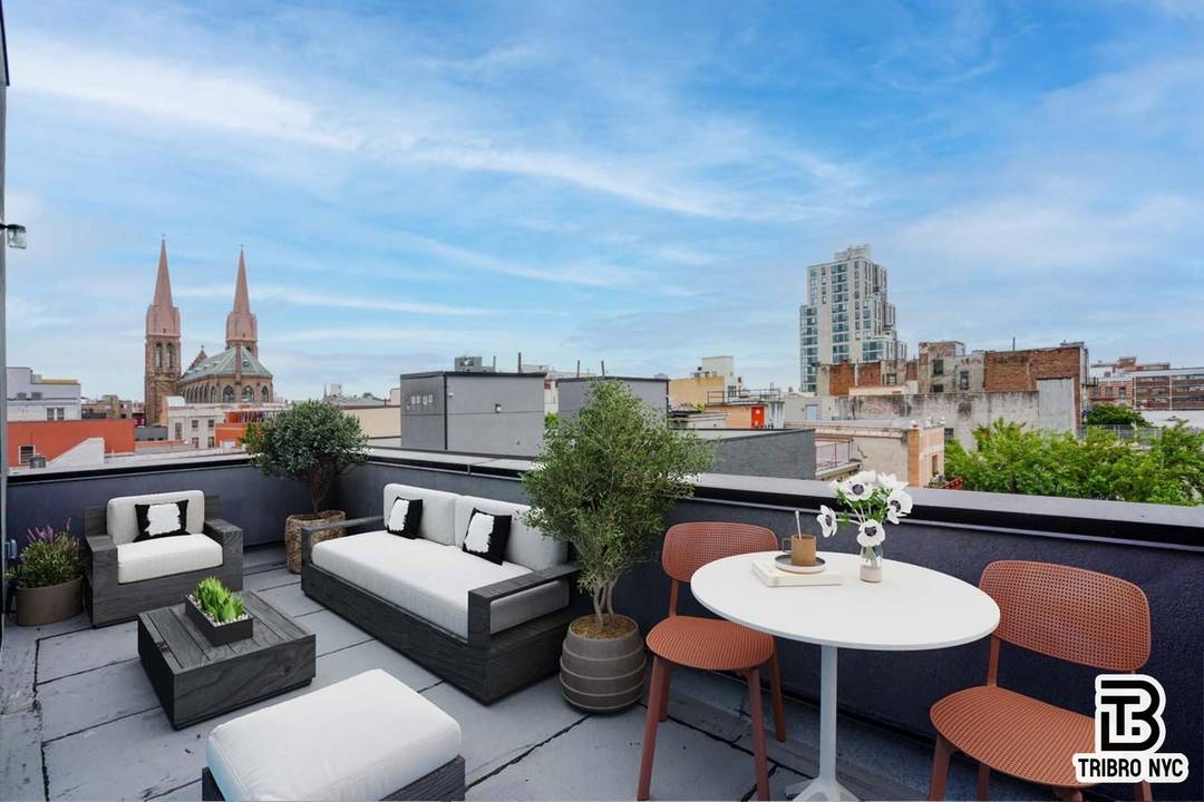 Penthouse Perfection Brand New 3BR 3BA with Private Roof Deck amp ; BalconyWelcome to this bright and spacious 3 bedroom, 3 bathroom penthouse in the heart of Williamsburg.