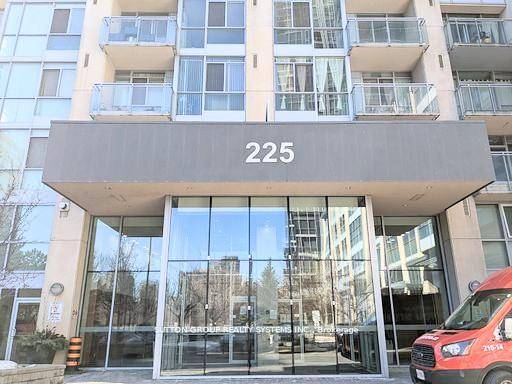 Spotless and spacious one BR Condo apt in the heart of Mississauga Sq One.