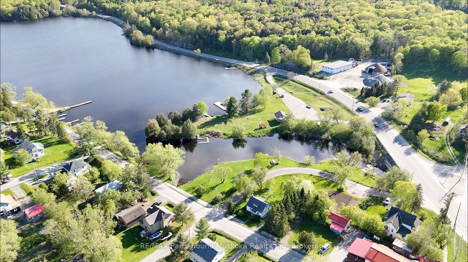 Beautiful lake view home in McKellar township ready for moving in as soon as you pack your bags !