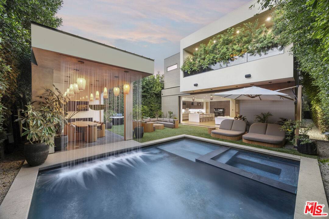 347 N Alfred St 5BR Beverly Grove La