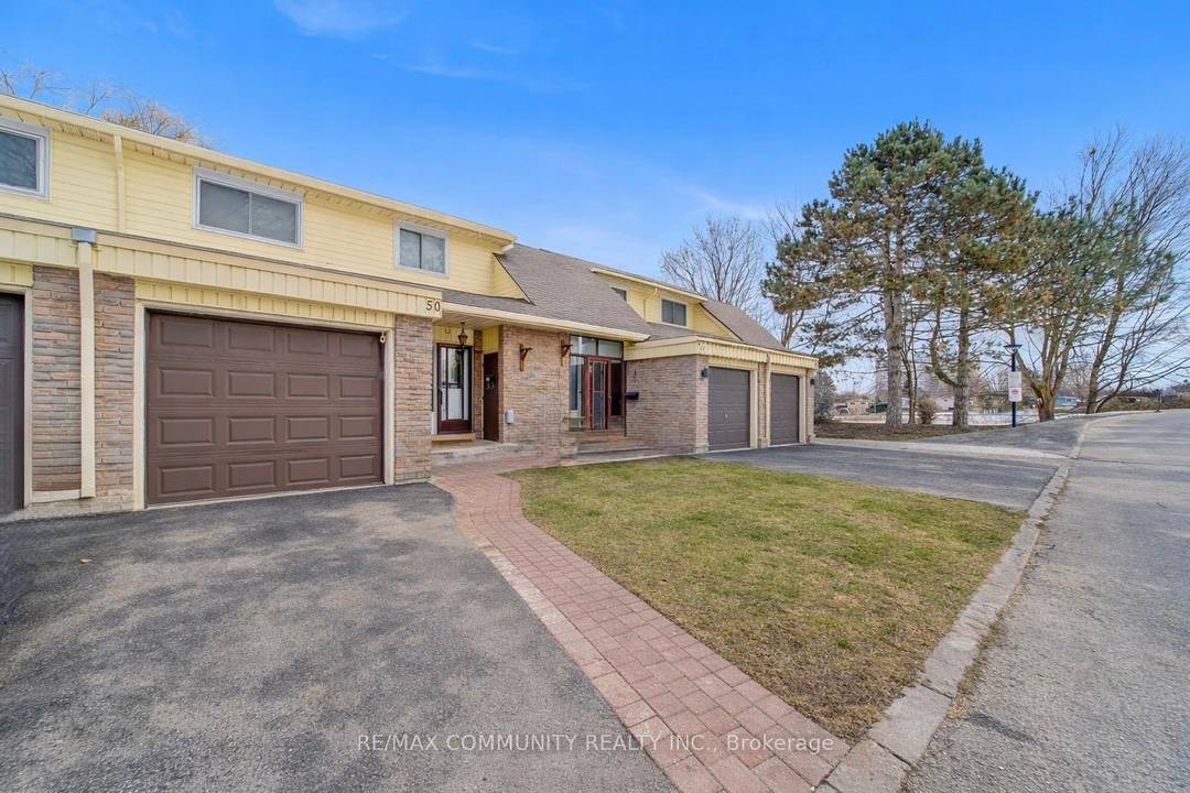 This well kept two storey condo townhouse offers over 2, 000 sq ft of total living space in the sought after Seven Oaks neighbourhood.