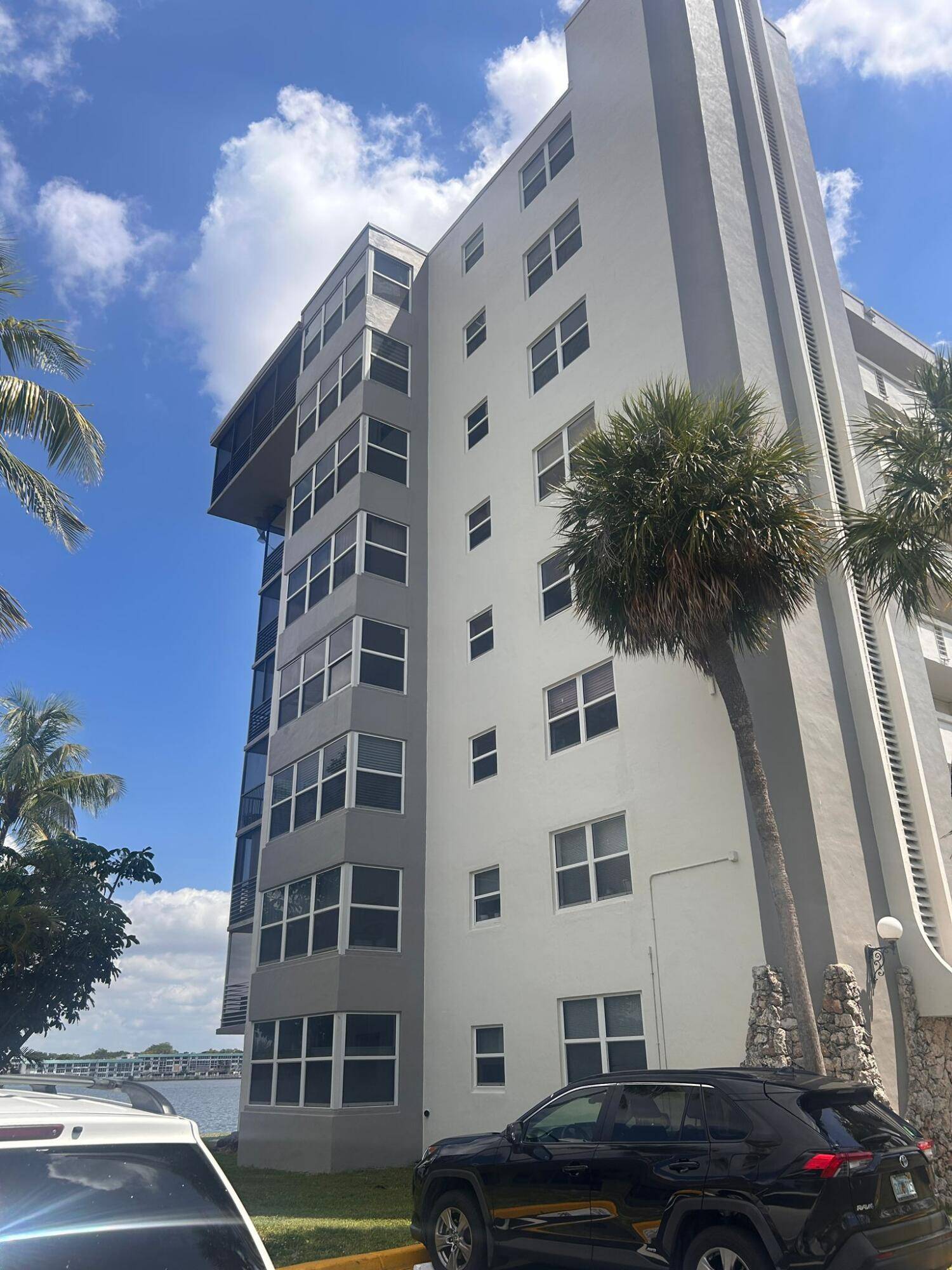 Beautifully remodeled 2BD 2BA condo with stunning lake views !