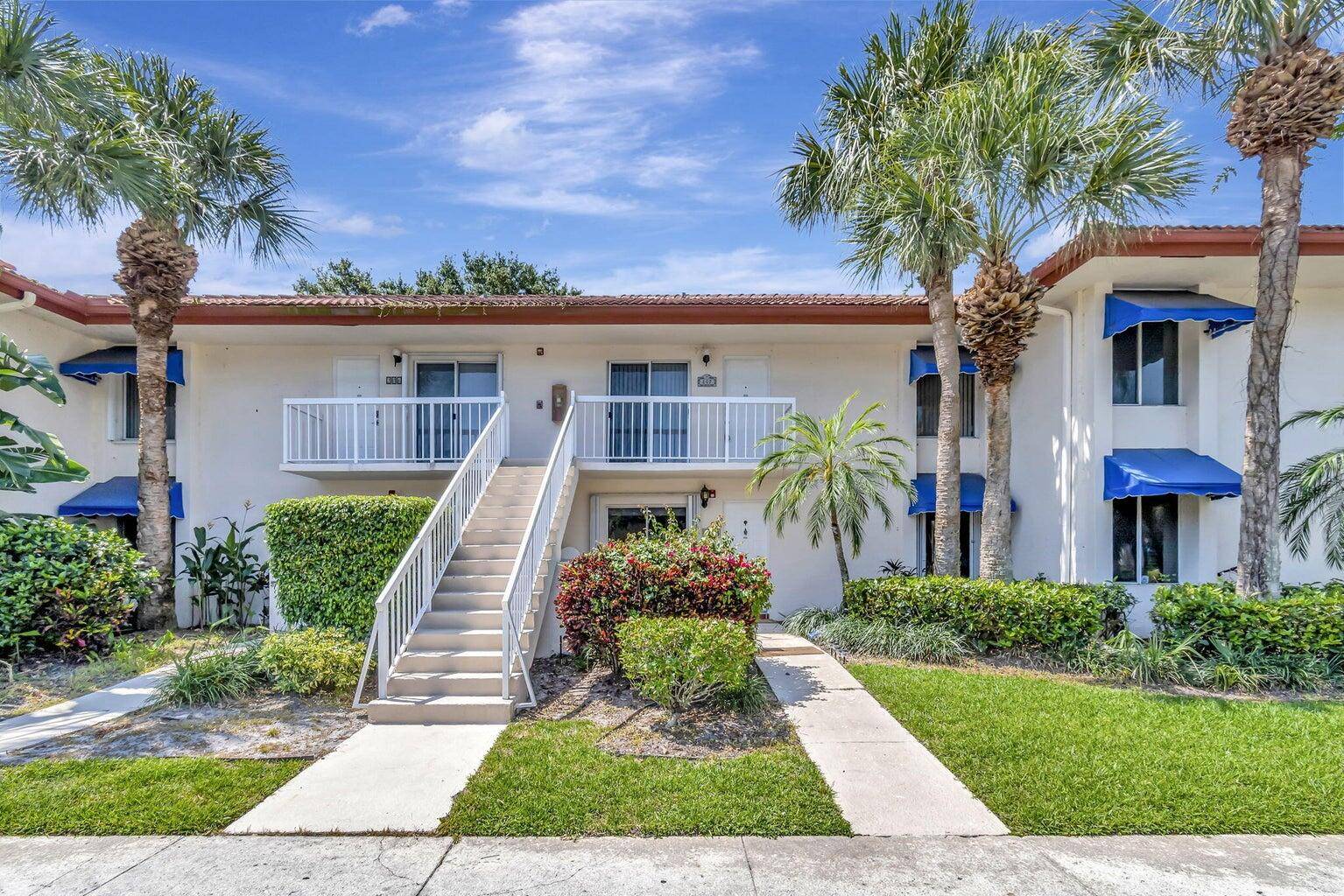 Wonderful CASH only opportunity to take advantageof this large 2 2 with high vaulted celling's with beautiful views of the park setting with screened in balcony.