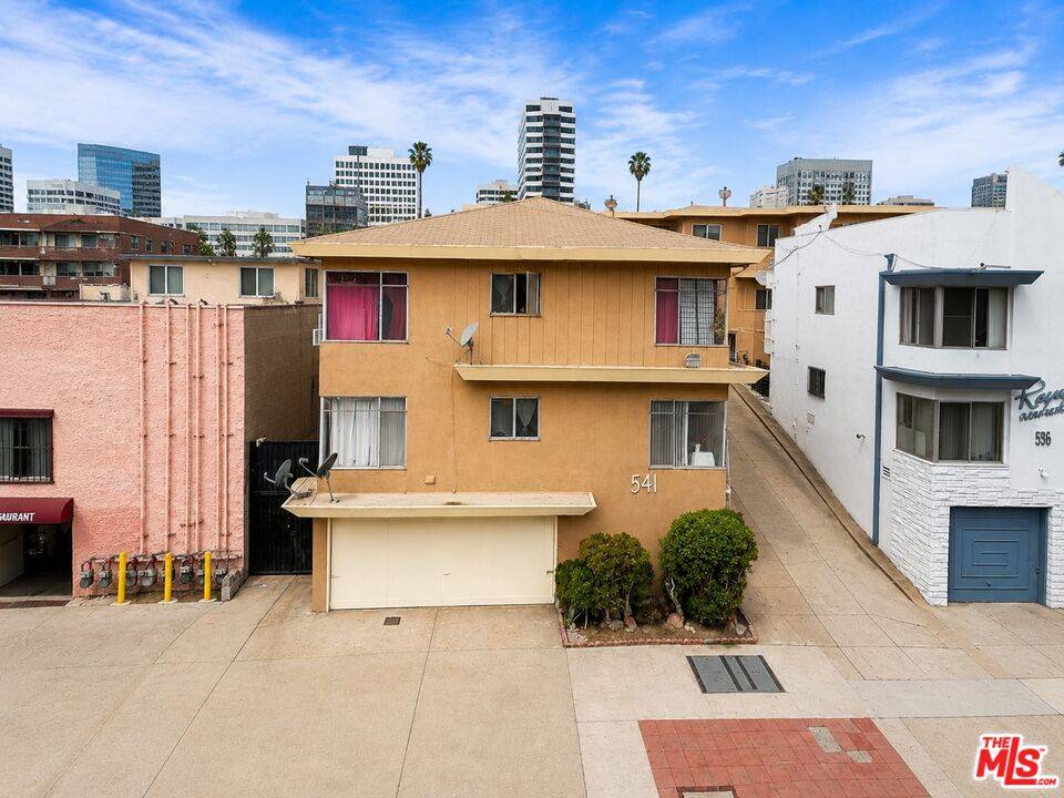 541 S Normandie Ave 8BR La