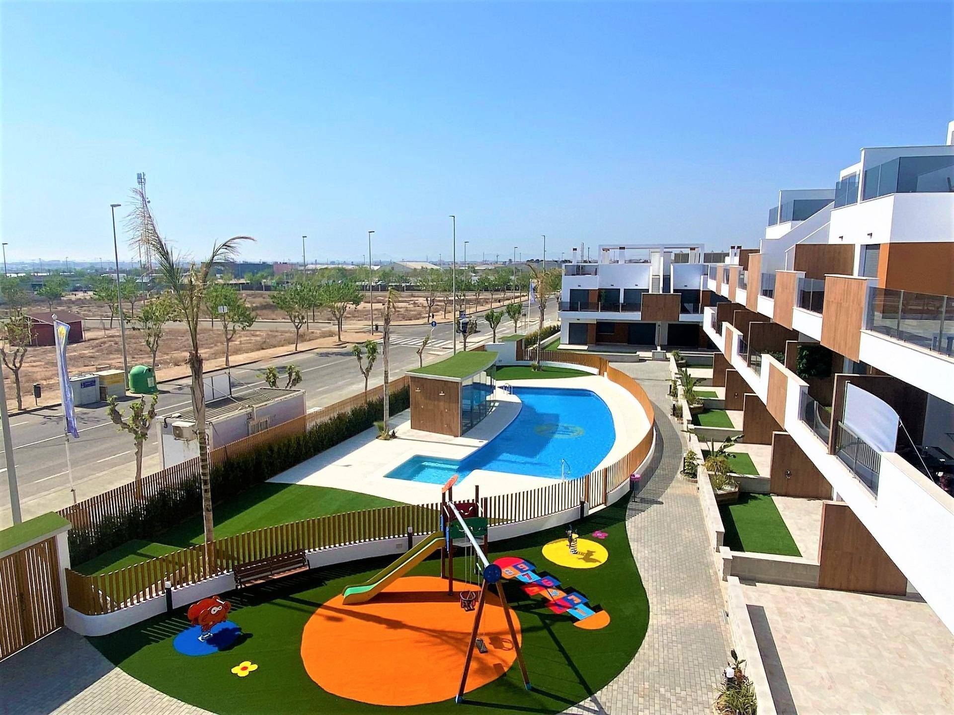 NEW BUILD RESIDENTIAL COMPLEX IN PILAR DE LA HORADADA New Build modern style residential complex is made up of bungalows, apartments and penthouses ha