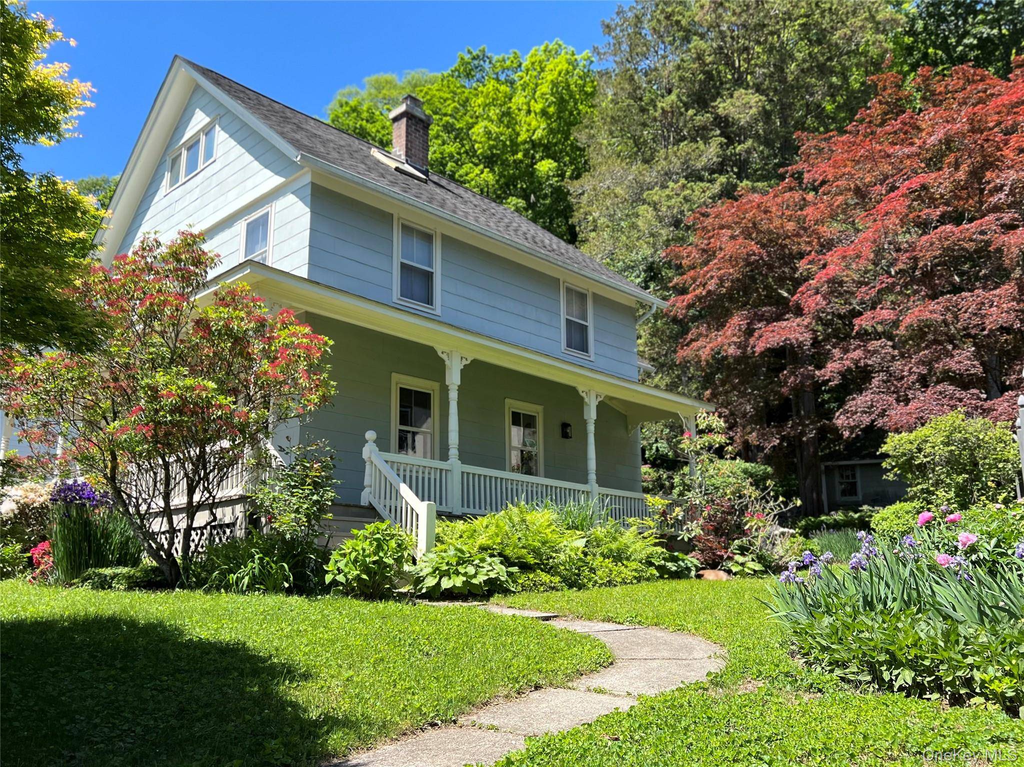 Katonah Hamlet Moved from Old Katonah at the turn of the century this original South Street School was relocated to 95 Edgemont Road in New Katonah and the first owner ...