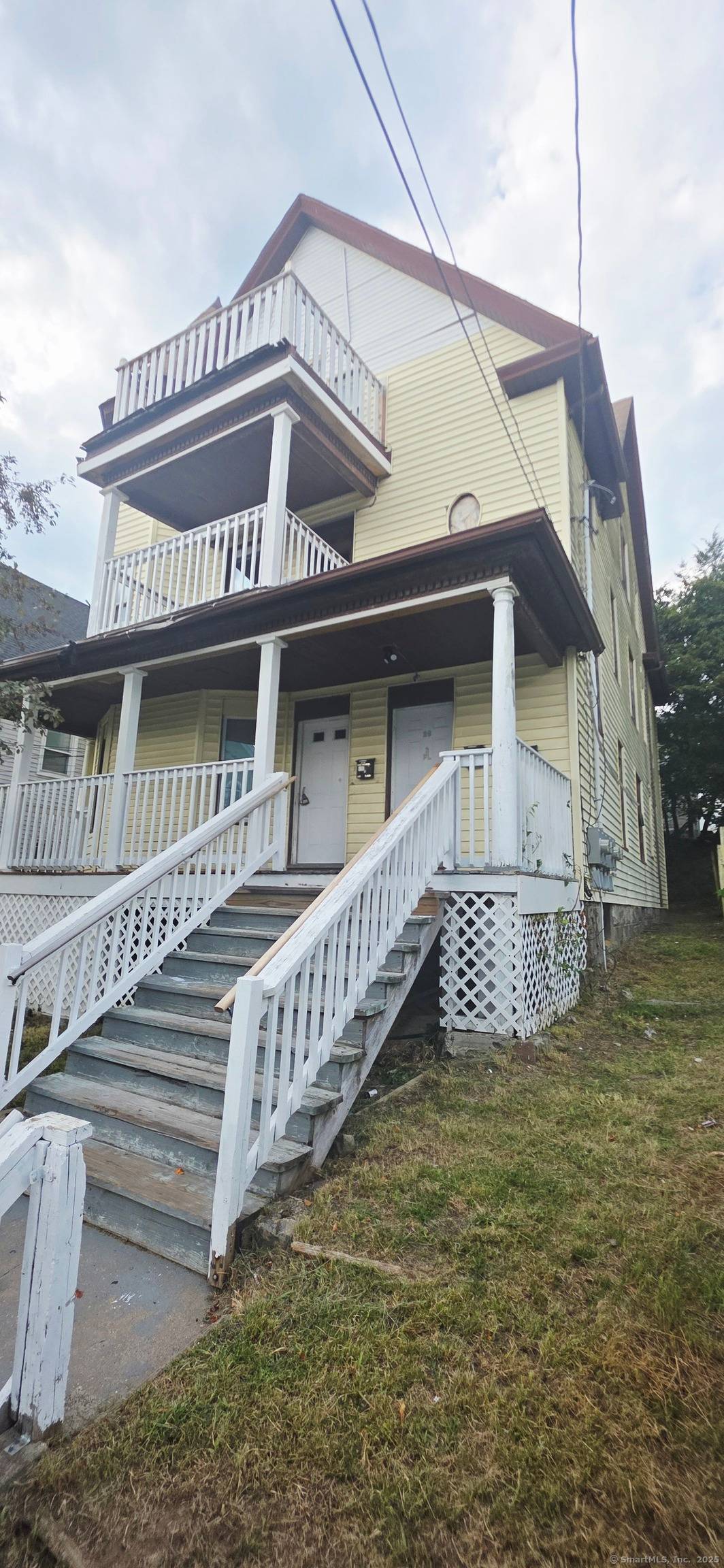Don't miss this incredible opportunity to own a well maintained, income generating property in one of Waterbury's established neighborhoods.