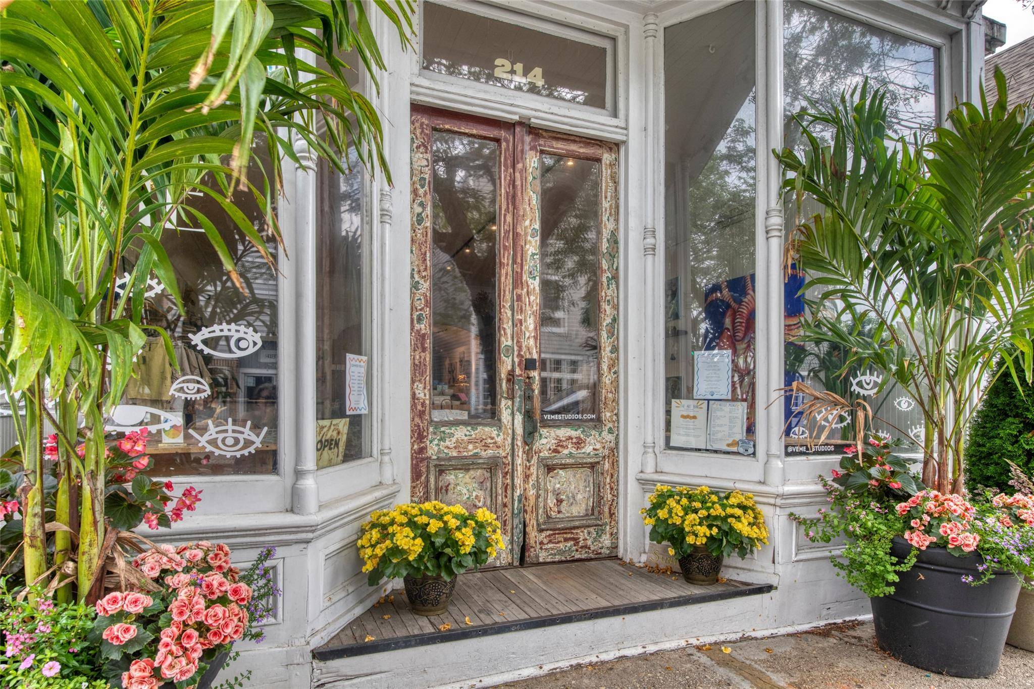 Prime Downtown Village Rental 1, 200 Sq.