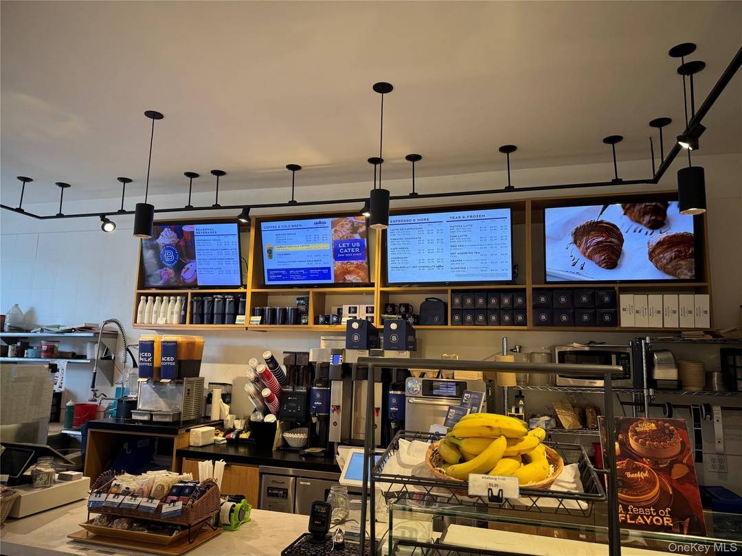 Paris Baguette Bakery CAFE located in very busy area, provides Coffee, Sandwiches, Cake, many varties of Pastries.