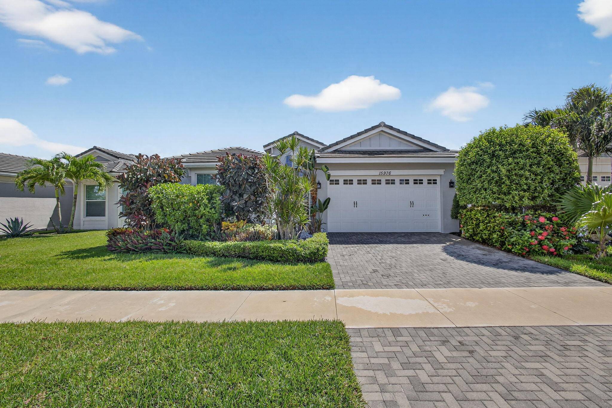 OPEN HOUSE GATE ACCESS 1138 Welcome to your new MOVE IN READY home, an impeccably maintained and tastefully upgraded residence located in the highly sought after Hammocks community of Westlake.