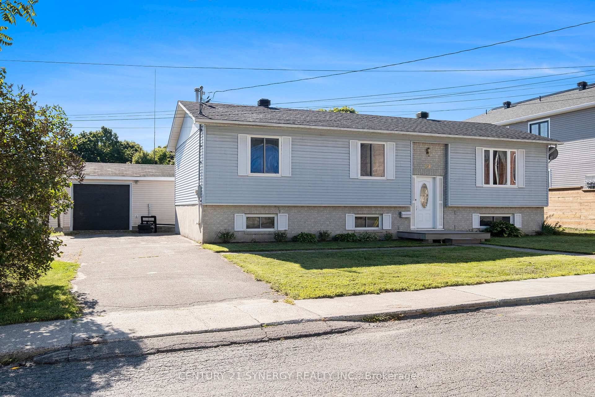 Welcome to 24 Elm St. E. Smiths Falls.