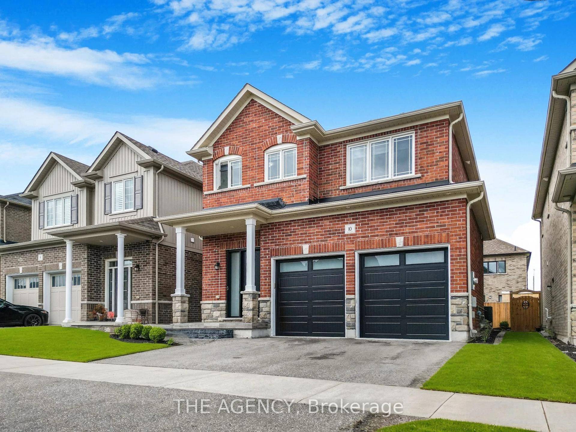 Beautifully upgraded 4 bedroom 3.