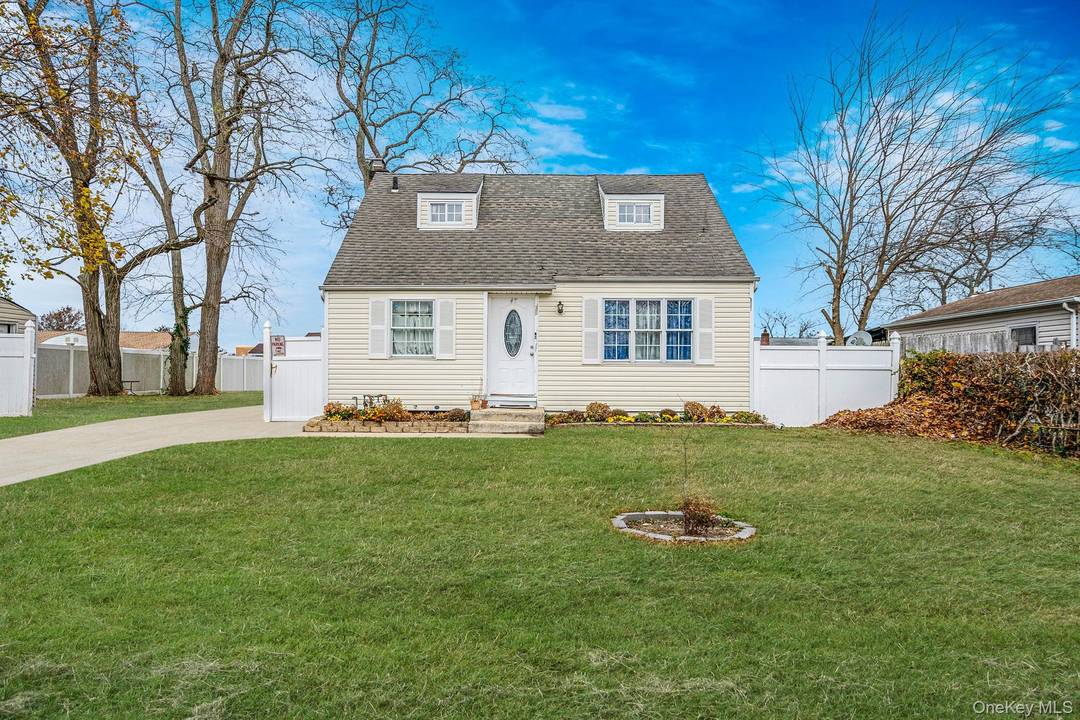 Welcome to 47 Satinwood St in Central Islip !