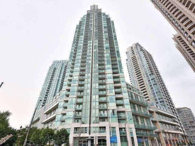 A Must See ! This 932 Sq Ft 1Bdrm Den Has 9Ft Ceilings, Open Concept, Upgraded Kitchen And Massive Terrace !