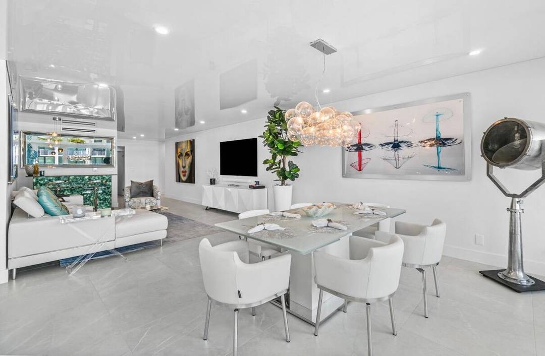 Brand New Renovated Residence Cove Amenities !