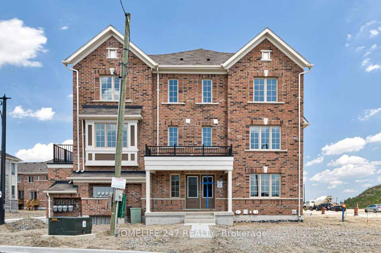 Welcome to this modern, move in ready freehold townhome in one of Brampton's most sought after neighbourhoods !