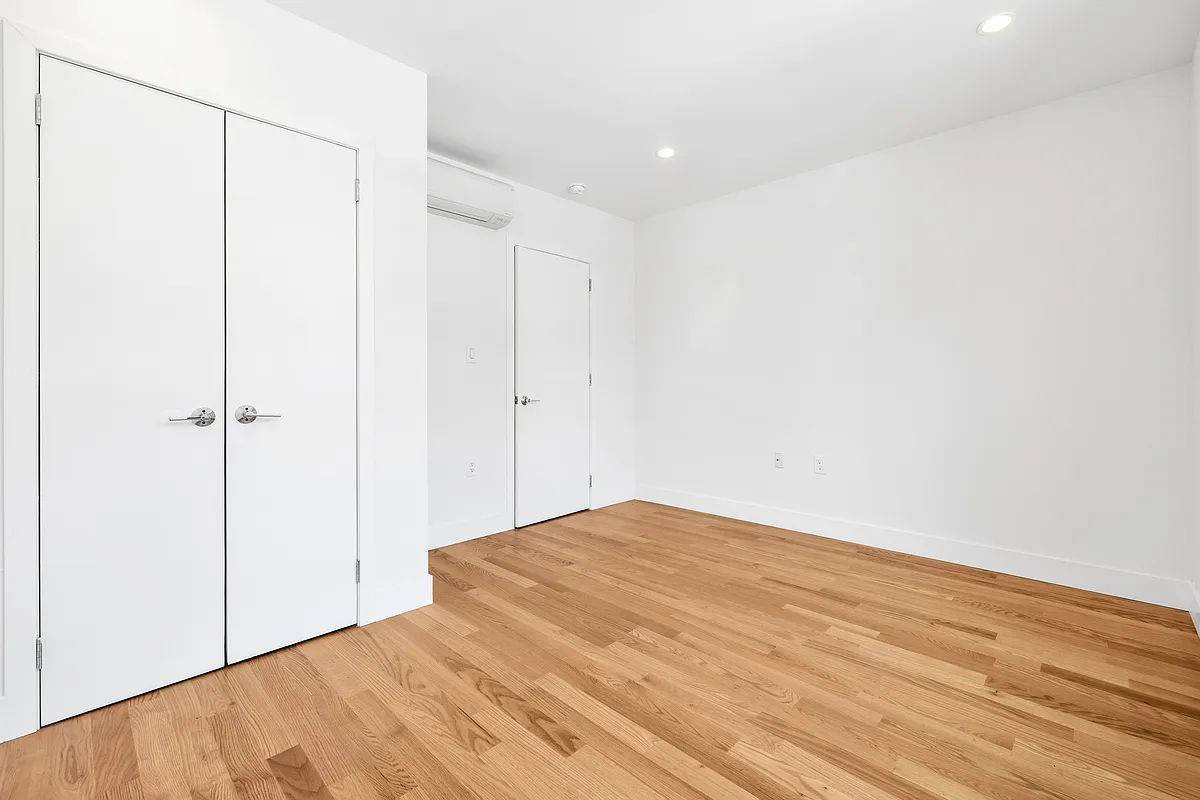 Available for March 1stPhotos Resemble a similar unit in the buildingThe Apartment Stainless Steel Appliances Dishwasher Washer Dryer in Unit Hardwood Floors Ample Closet Space Throughout Complimentary Storage Locker IncludedThe ...