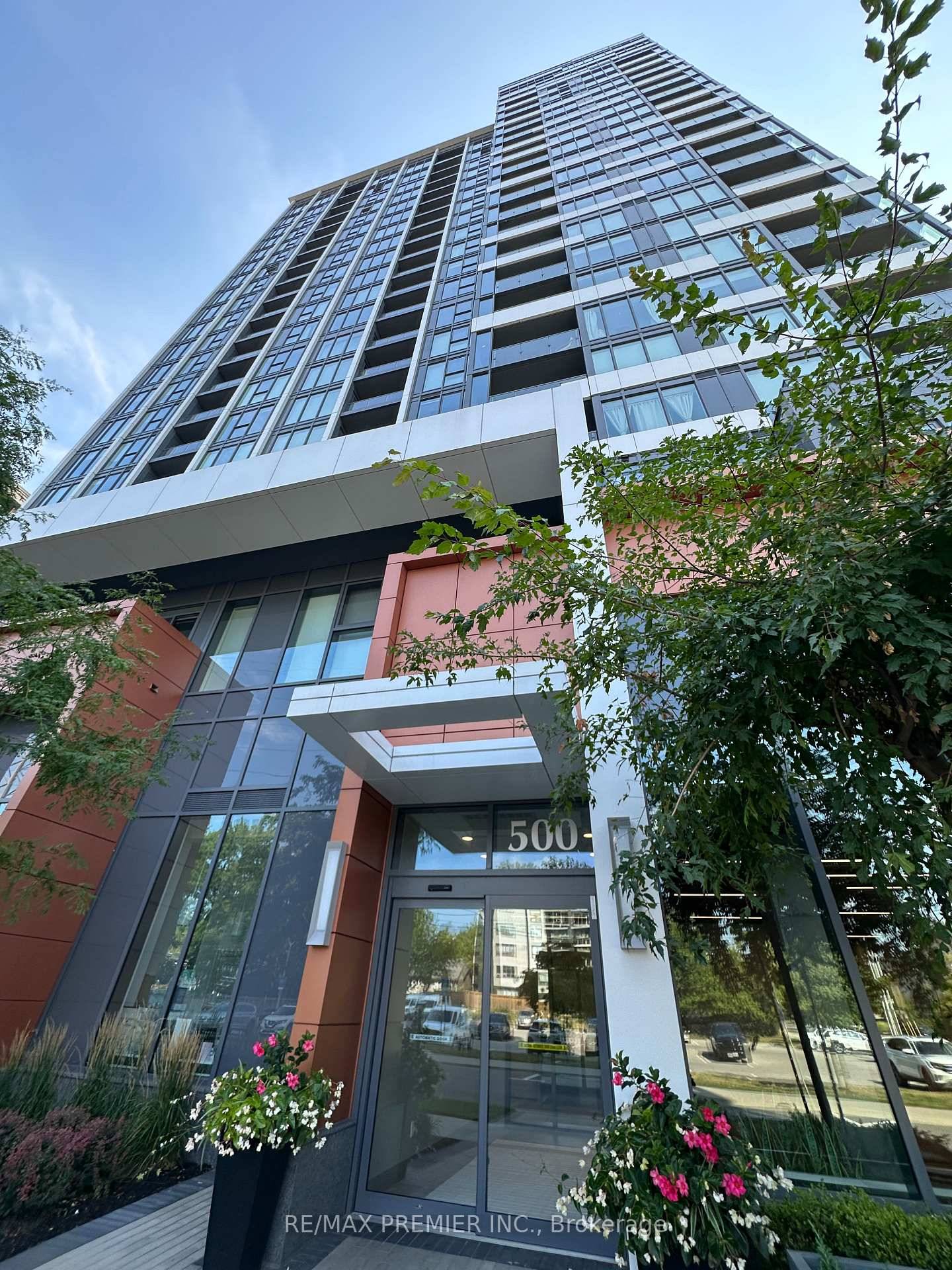 Penthouse Condo 2 Bed, 2 Bath with Parking amp ; Locker.