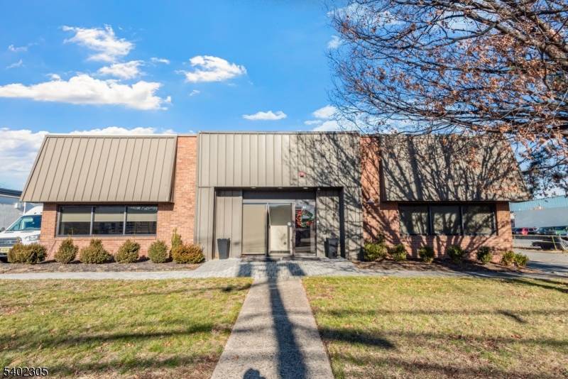 Well maintained Industrial warehouse in industrial park Terrific location central to NJTPKE, GW Bridge, Lincoln Tunnel, 46 and 80.