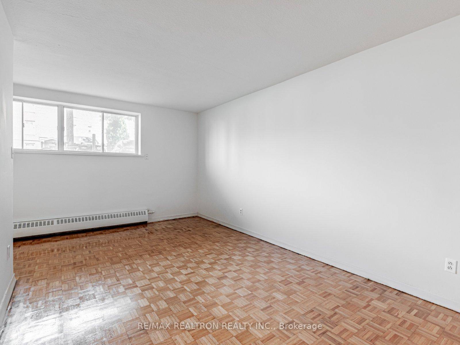 Welcome to this Beautiful 2 Bedrooms Suite In The beautiful Harding neighborhood, steps to Yonge St, shops, bus stops, Mill Pond and trails and many other amenities.