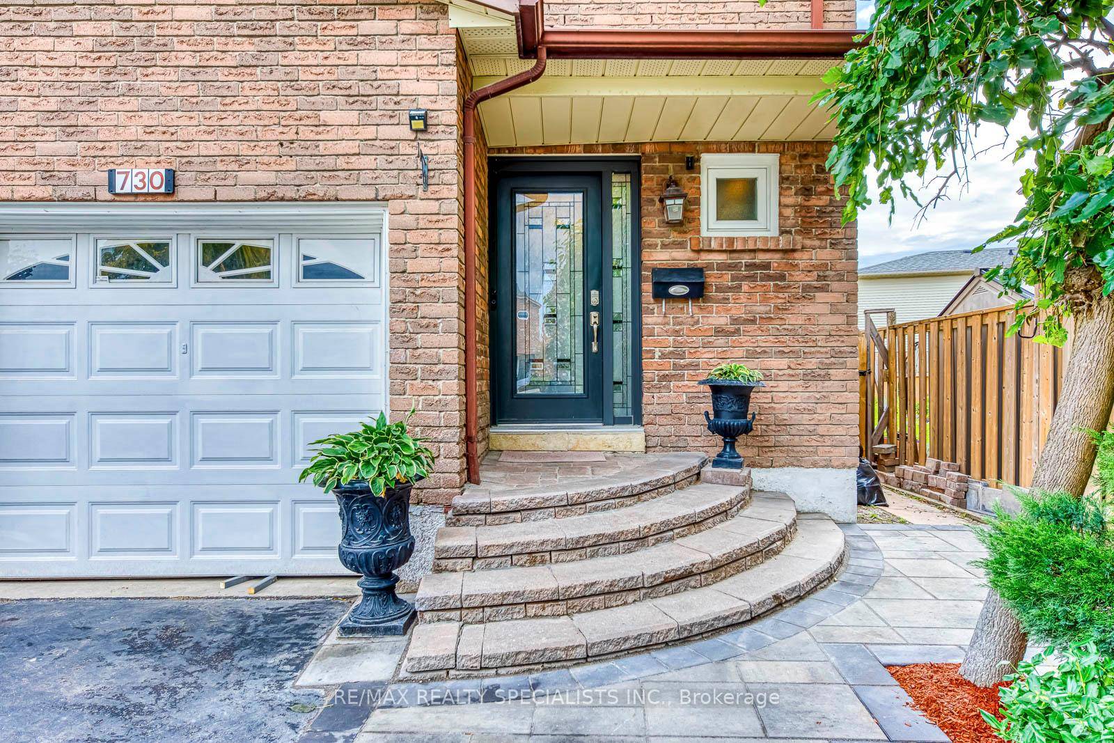 Spacious 4 Bedroom Semi Detached in the Heart of Mississauga !