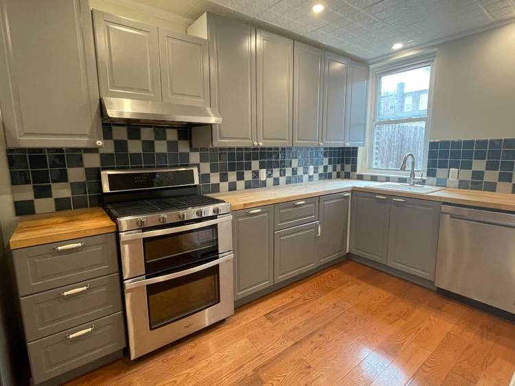 Welcome to 682 E 42nd St, 1, a bright and spacious 2 bedroom 1.