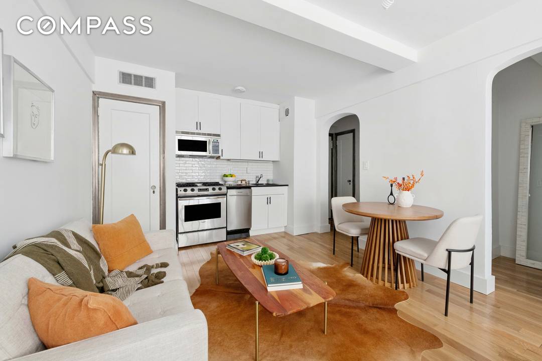 Welcome to 140 East 40th Street 7J, a recently renovated studio that captures the essence of quintessential pre war living with combines high beamed ceilings and large casement windows.