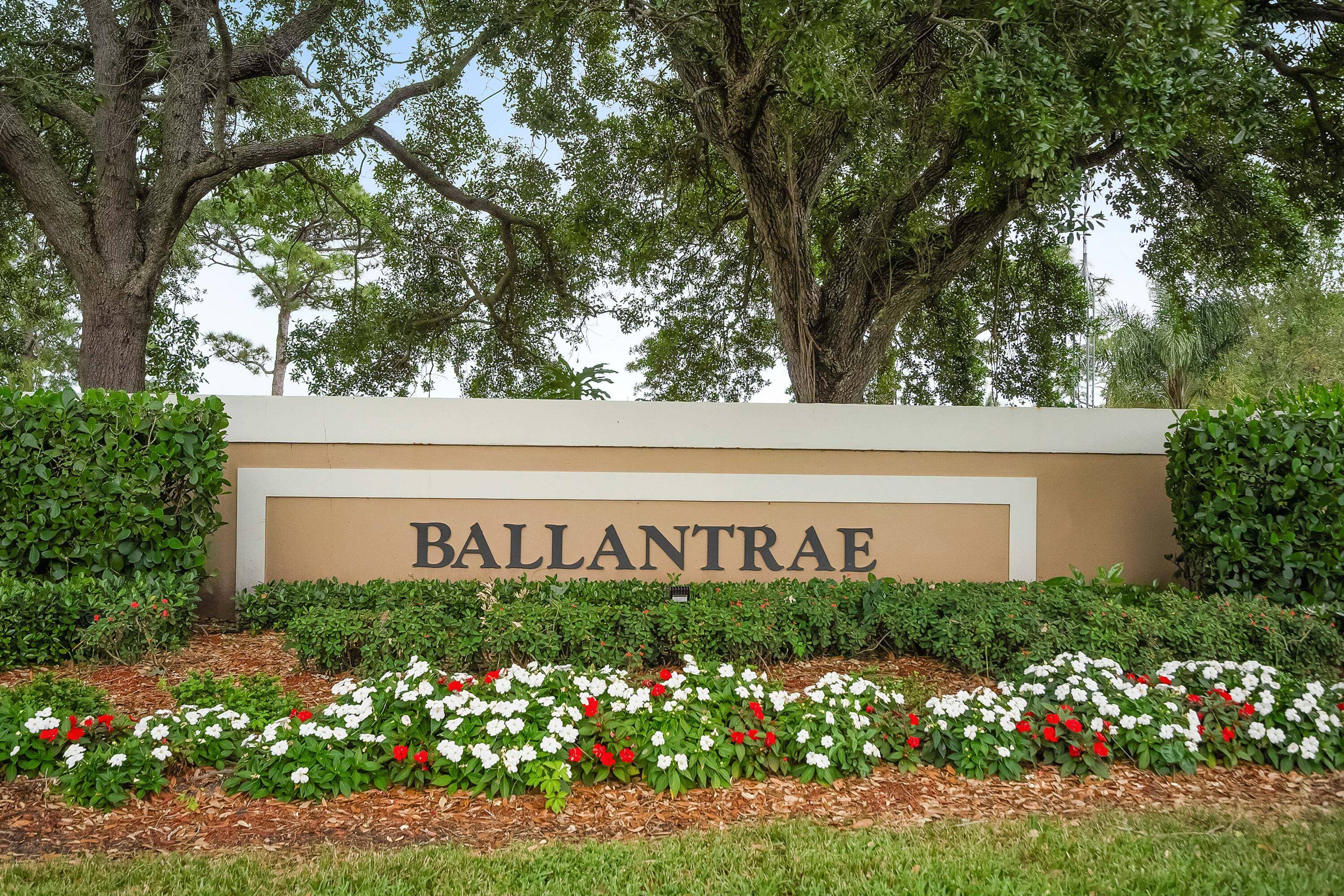 Stunning Golf Course Home in Ballantrae This stunning furnished 3 bedroom, 3 bathroom home with an office and 2.