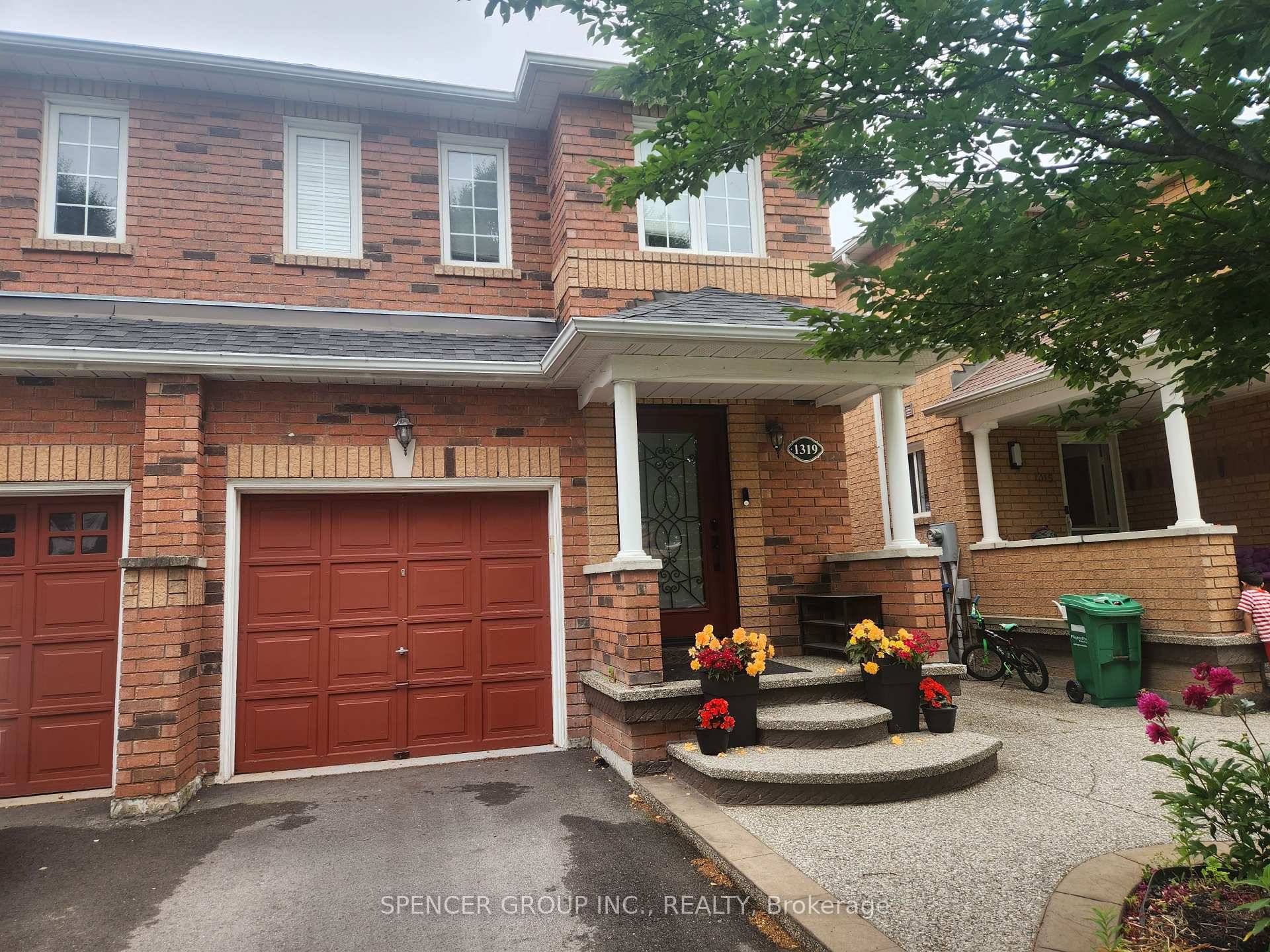 Great location. Easy access to public transportation and Hwy 401 and 407.
