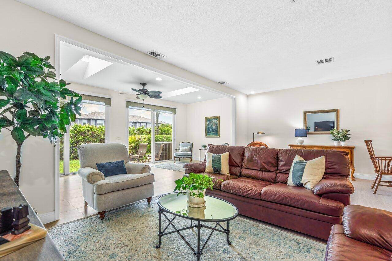 Light, bright, spacious 3 bedroom, 2.