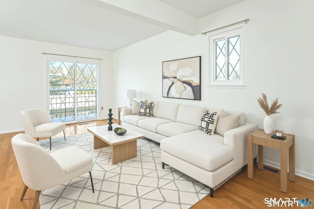 A very stylish complex, Woodland Manor, located in the prime area of Glenbrook, with it's own commuter train station, shopping centers, schools, and nearby vibrate down town Stamford.