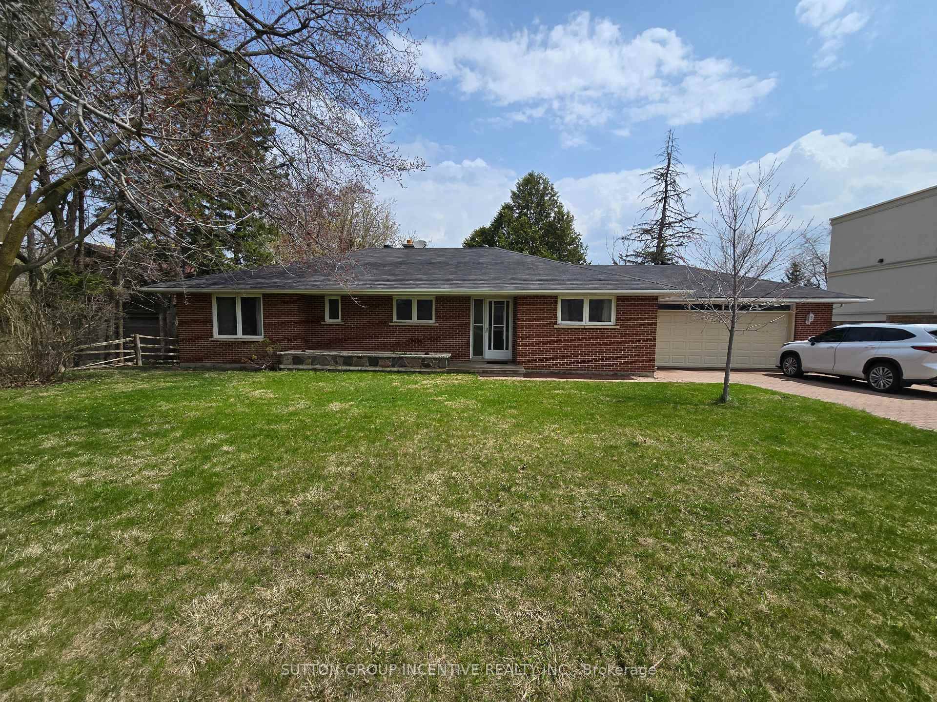 Estate Sale in Prime Location !