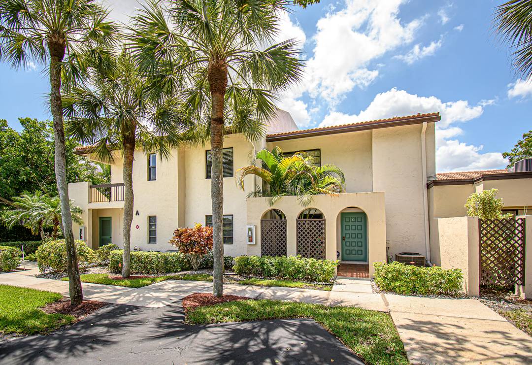 MUST SEE ! 2 2 SEASONAL RENTAL STARTING OCTOBER 2026, FIRST FLOOR.