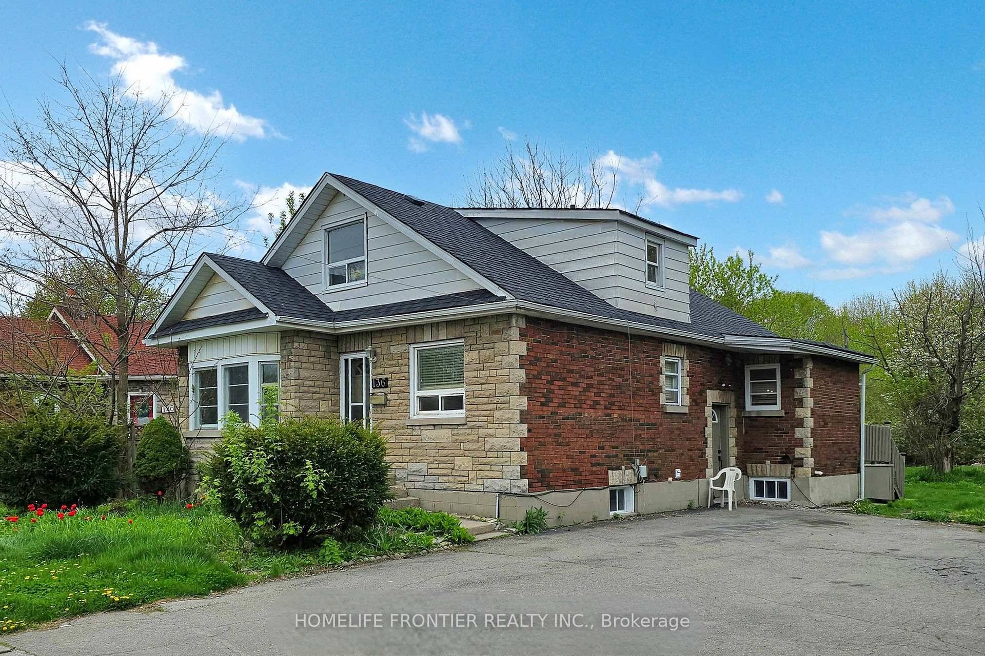 Spacious 4 Bedroom Basement Apartment In A Fantastic Central Location !