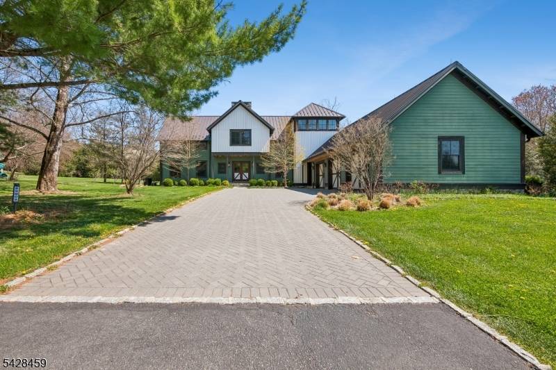 89 Mosle Road is a beautifully designed modern farmhouse residence offering approximately 6, 000 square feet with 3 bedrooms and 4.