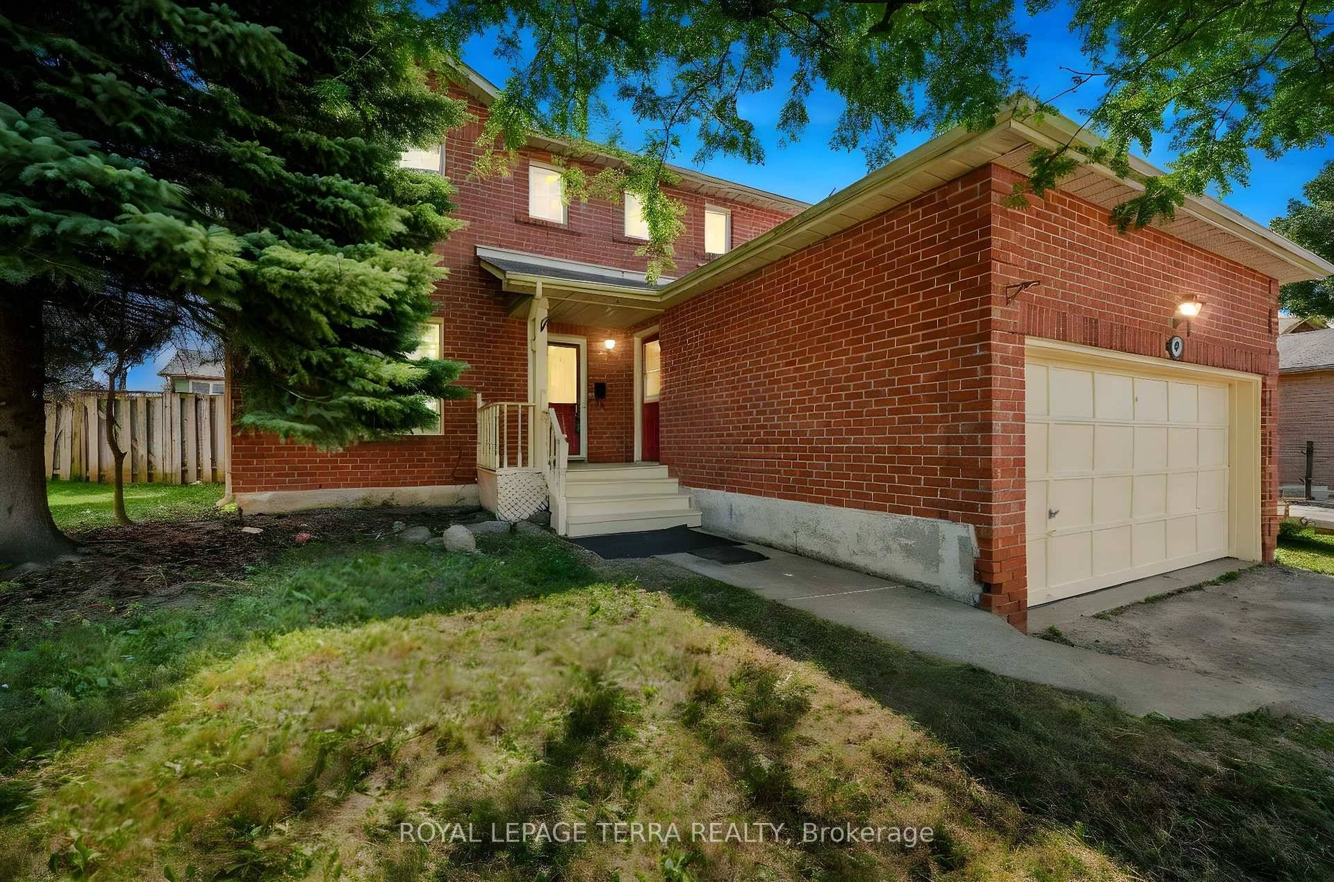 Welcome to this bright and charming detached home offering over 1782 sq.