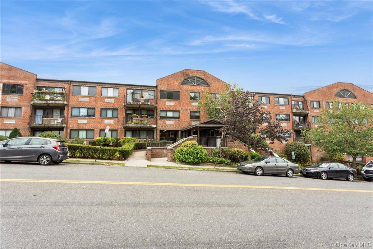 Spacious 2 Bedroom Condo in the Westchester Terrace This bright 2 bedroom, 2 bath unit includes a private outdoor terrace off the living room.