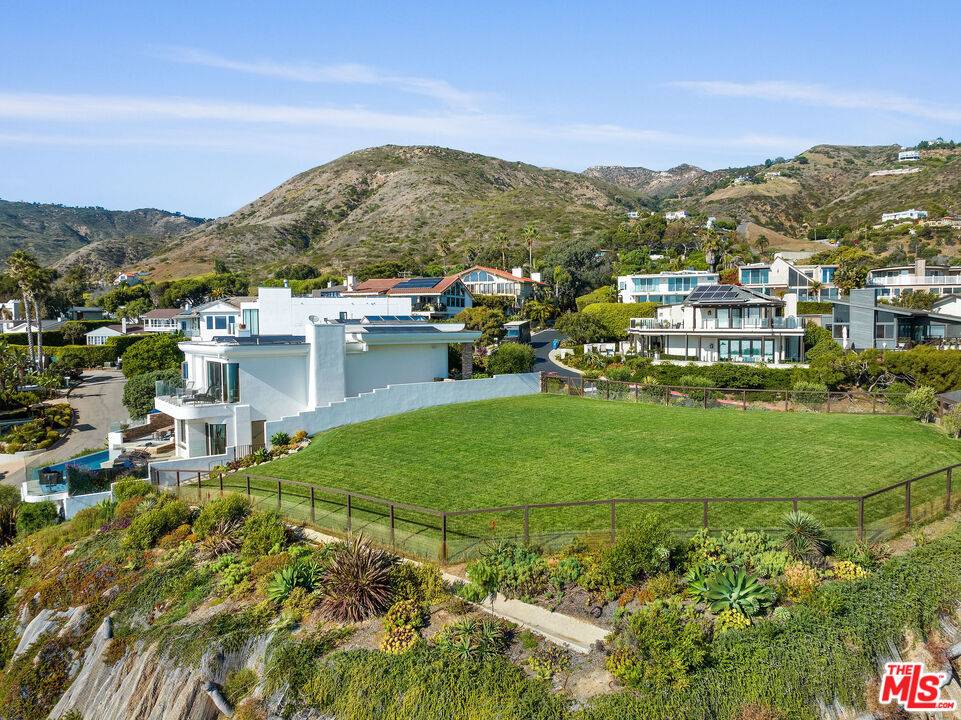 31540 Victoria Point Rd Malibu La