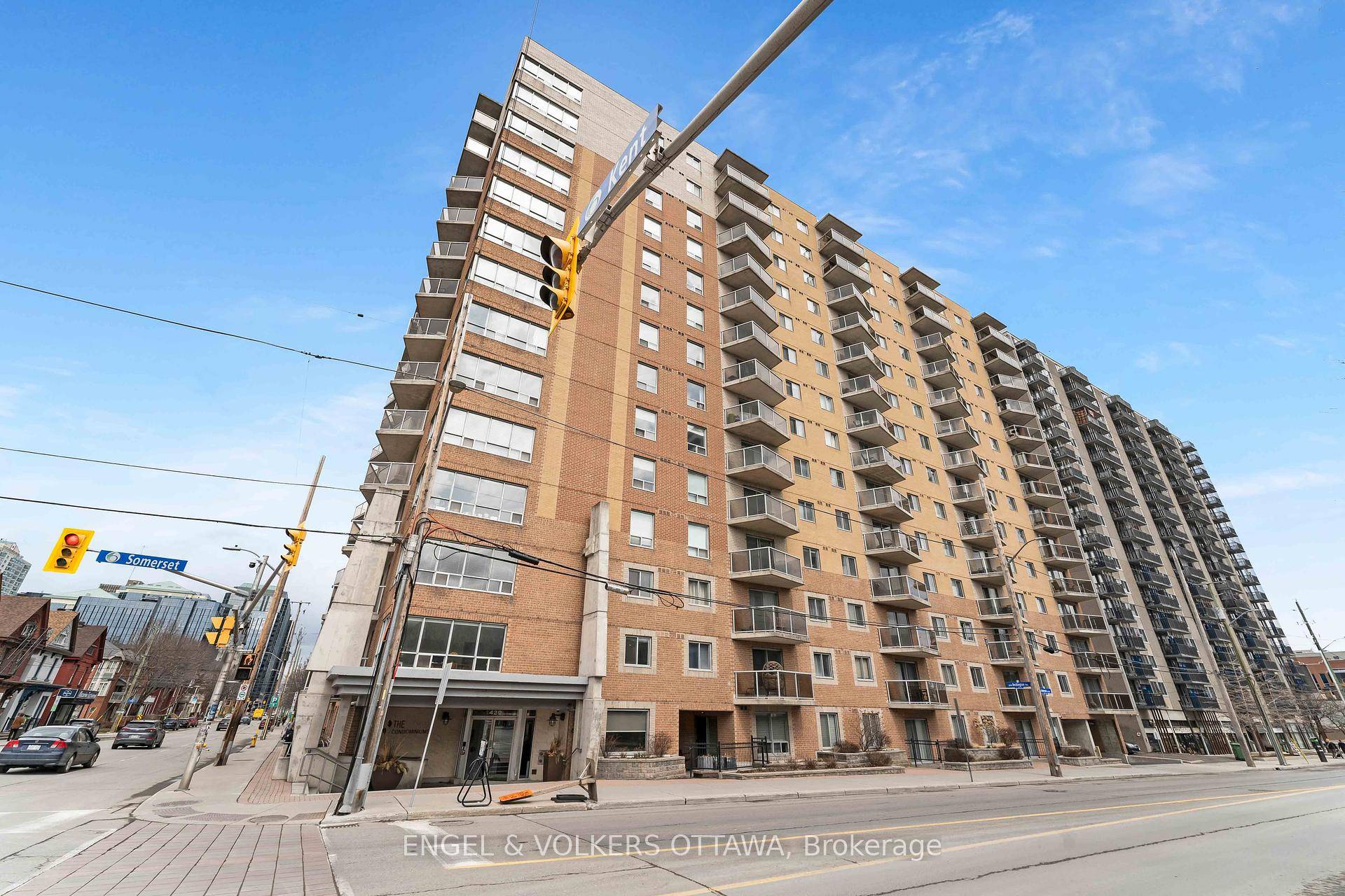 Available June 1st 1 Parking Locker included Welcome to 429 Somerset, a spacious and quiet 2 bedroom, 2 bathroom.