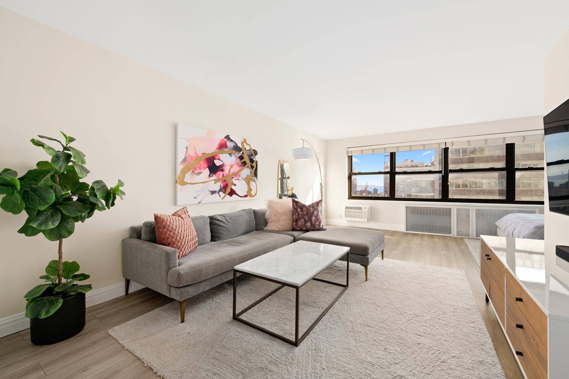 Generous Alcove Studio with Stunning City amp ; River Views Mint Condition Welcome to Residence 15E at 205 West End Avenue, a beautifully renovated alcove studio in Lincoln Towers offering ...