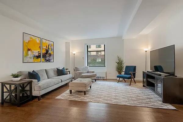 Central Park Paradise ! Just one short block from Central Park, 2 large bedrooms, both with ensuite marble baths as well as an additional half bathroom 2 brs 2.