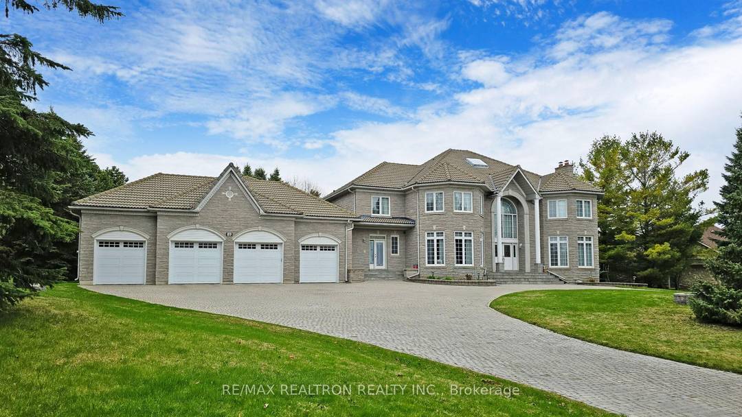 A Rare Opportunity in Prestigious BAYVIEW COUNTRY ESTATES in Richmond Hill !