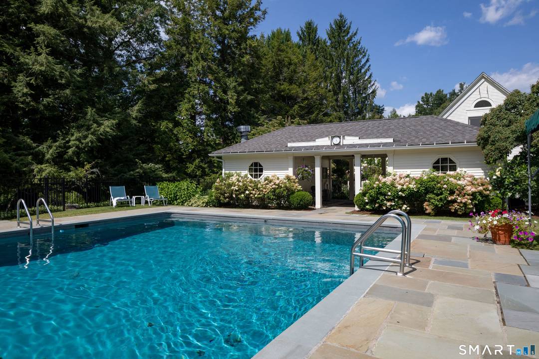 Luxurious Great Elm Condo Luxurious private, beautifully renovated from the old carriage barn of the Great Elm Estate in Sharon, CT.